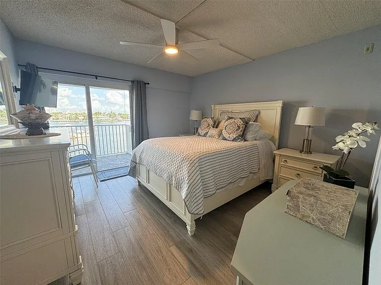 95 N Birch Rd #402 — Photo 7