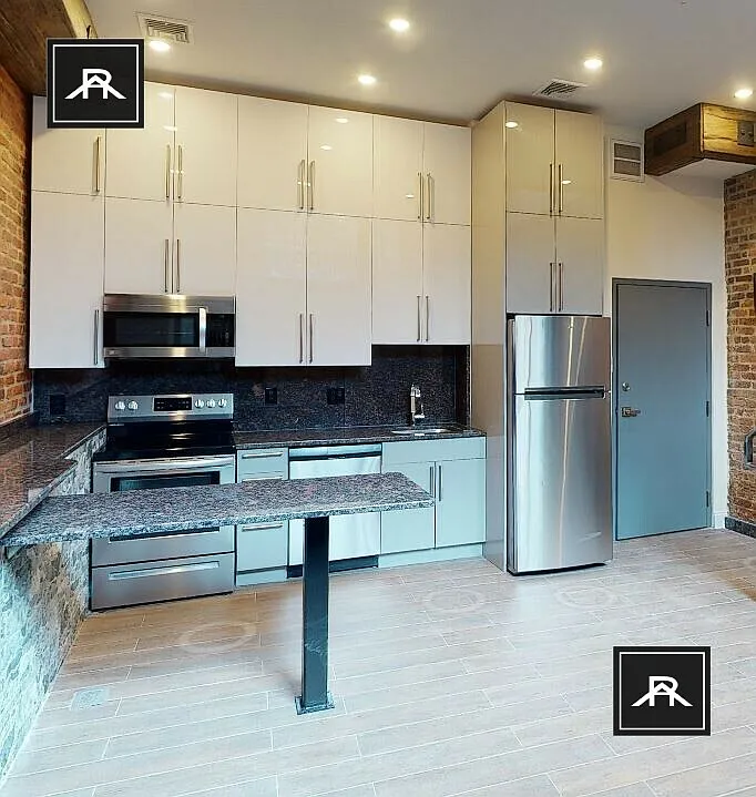 1028 Commonwealth Ave #303