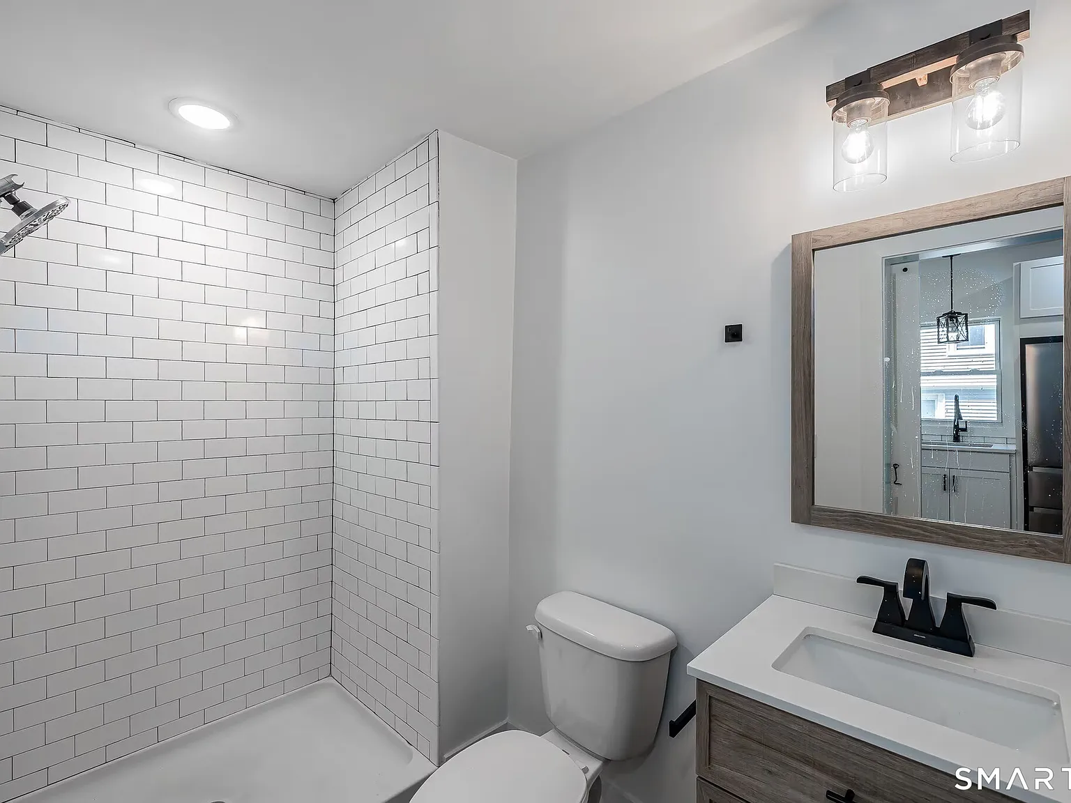 2 bed, 1.0 bath, 8160 sqft, $1,900 — Photo 3
