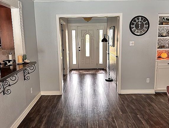 Entryway & Laminate Floors