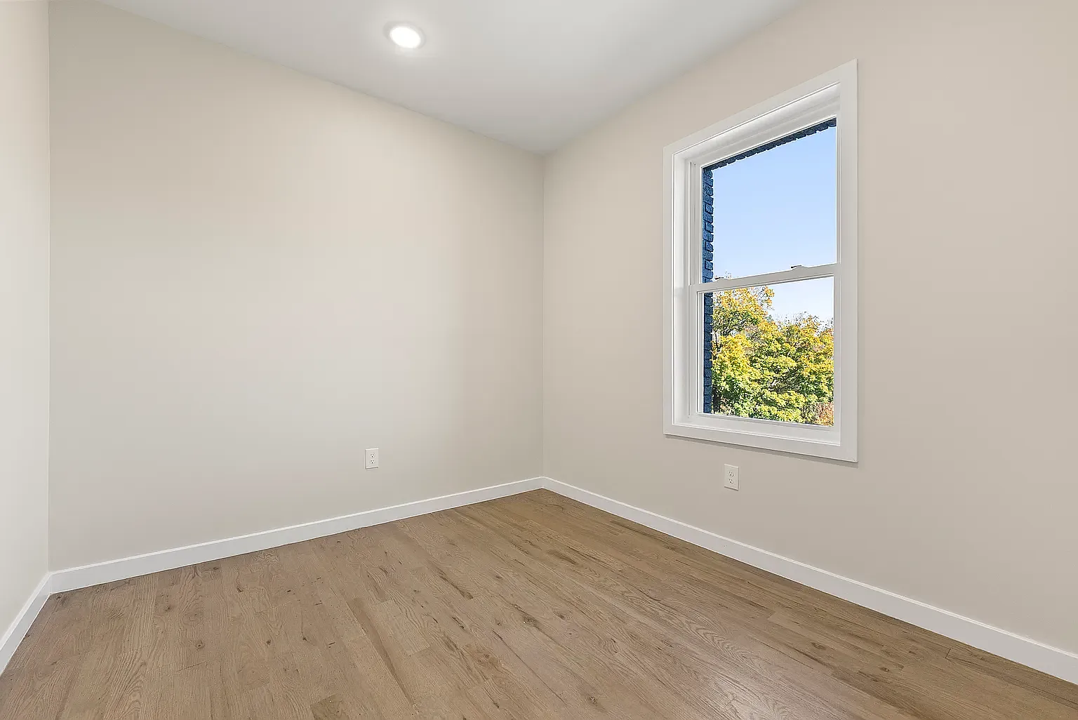 2 bed, 800 sqft, $1,949 — Photo 4