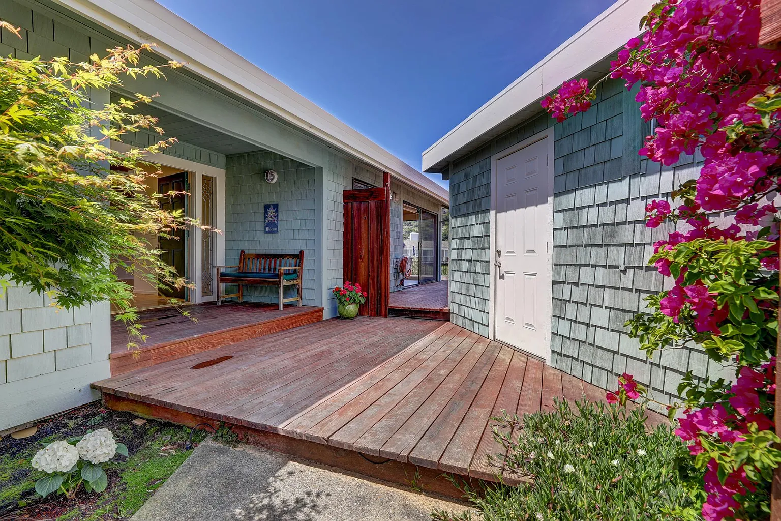 158 Saint Thomas Way photo 1