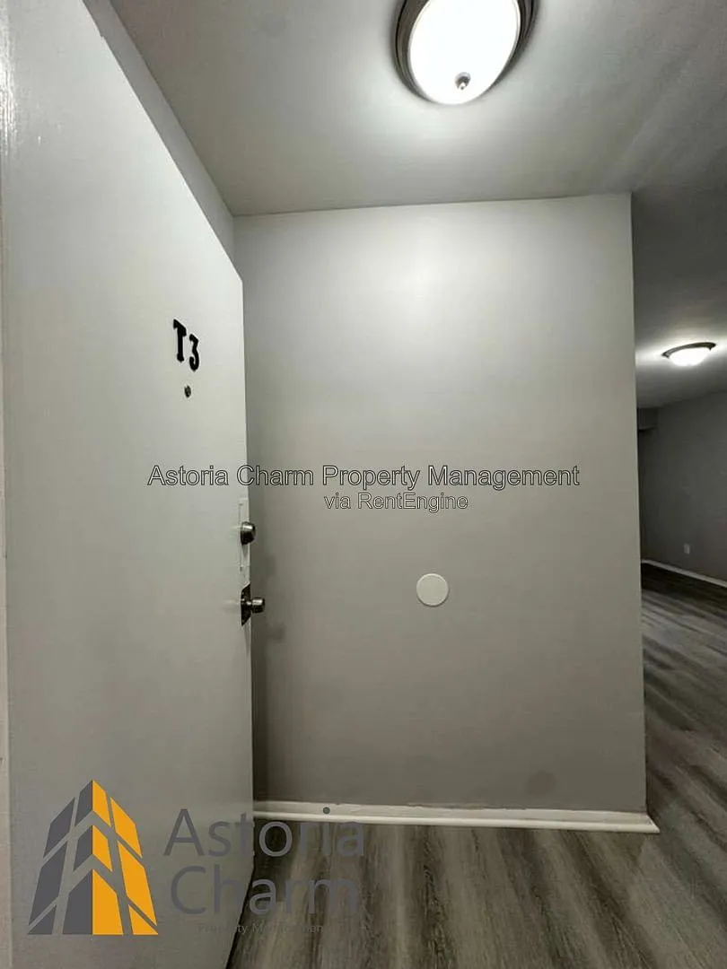 1 bed, 1.0 bath, 700 sqft, $999 — Photo 2