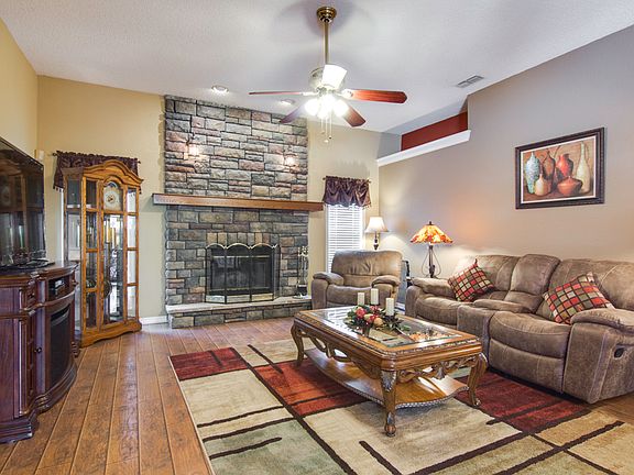 3rd image of 5351 Clay Dr