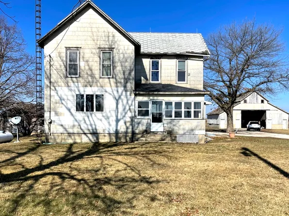 525 N 15th Rd, Lostant, IL 61334