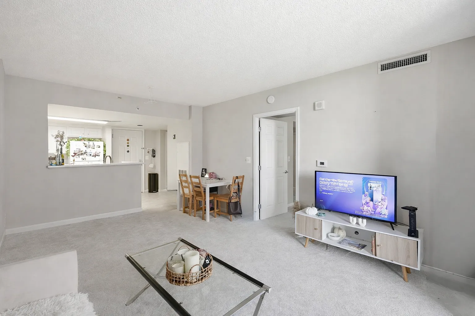 1 bed, 796 sqft, $2,000 — Photo 2