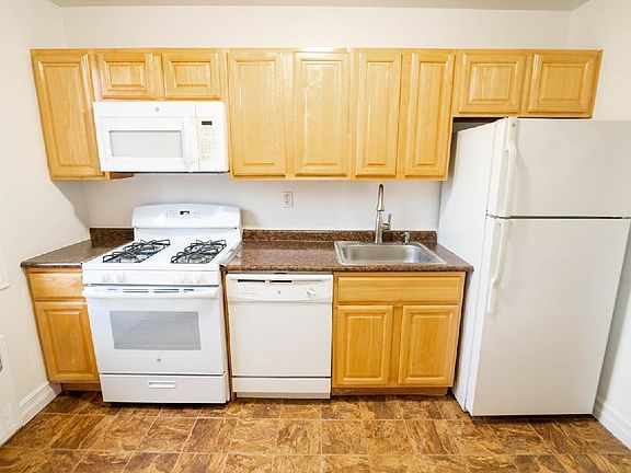 5th image of 3 Sadore Ln APT 6