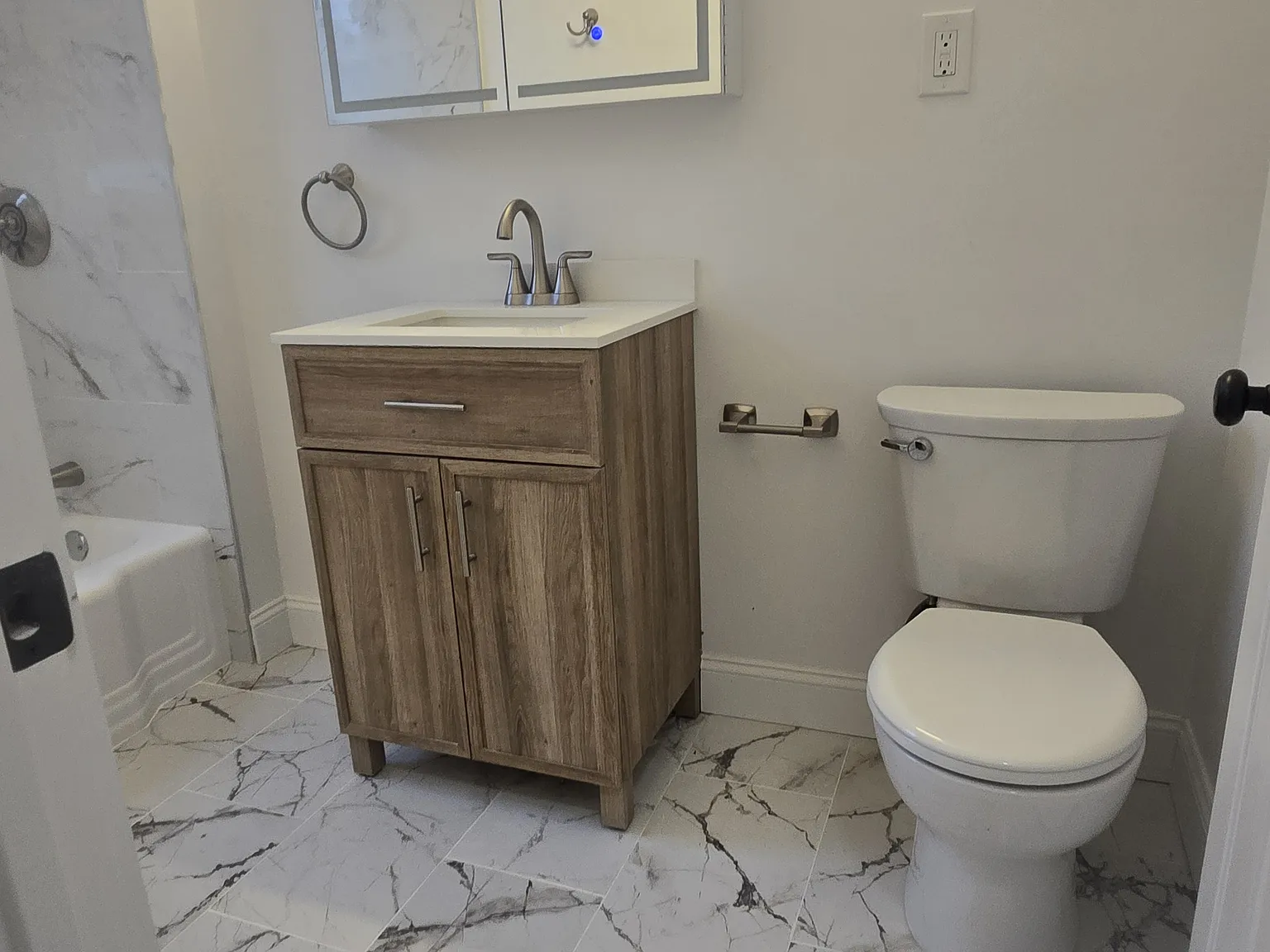 4 bed, 1.5 bath, 1400 sqft, $3,500 — Photo 2
