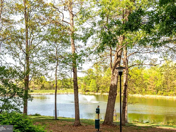 1720 Lake Shore Crest Dr APT 35, Reston, VA 20190