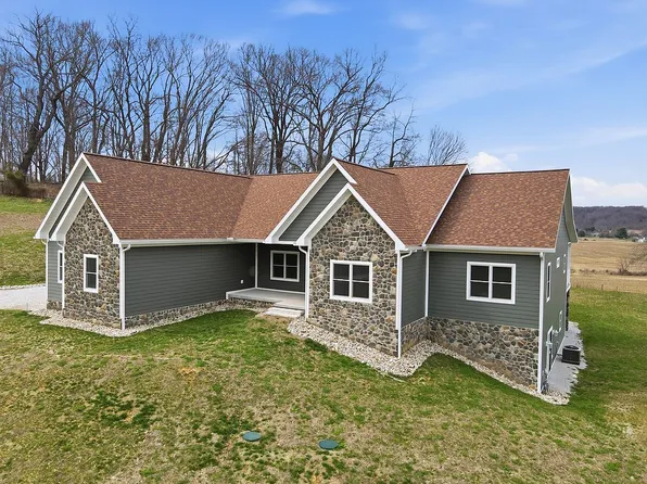3597 Country Club Rd SW, Lancaster, OH 43130