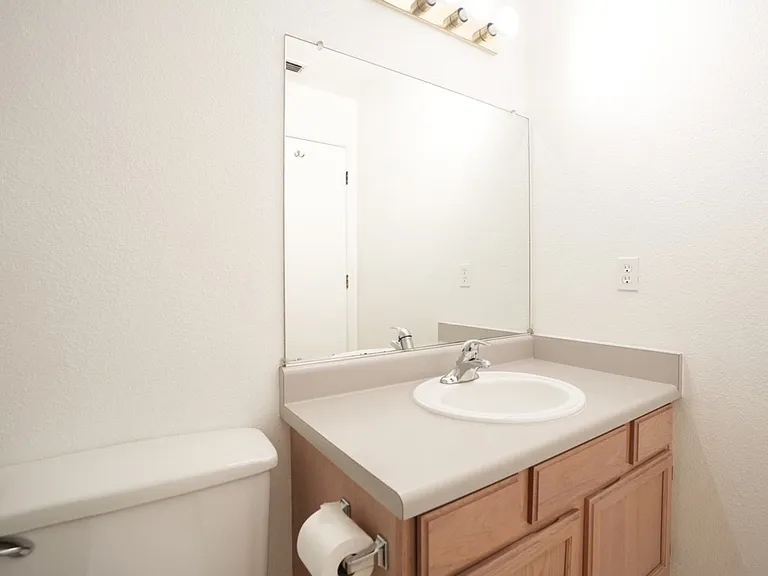 31 Golden Gate Cir — Photo 13