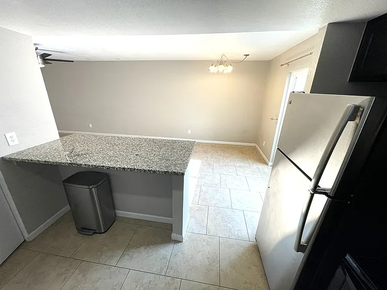 Kitchen breakfast bar