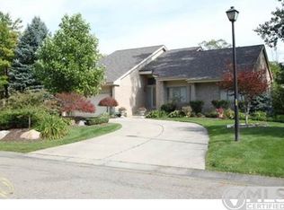 5057 Redwood Ct, West Bloomfield, MI 48323
