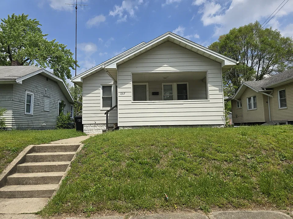 1317 Miner St