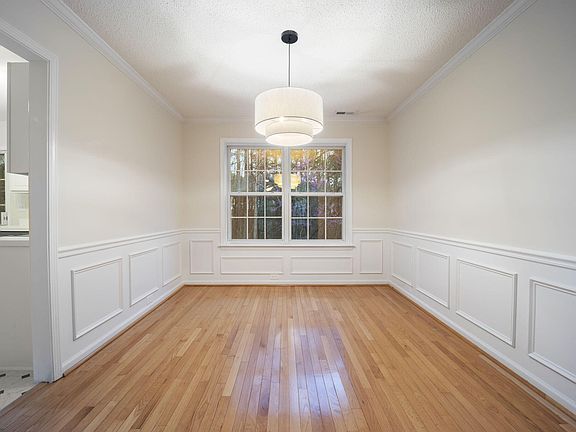 5th image of 900 Spring Meadow Dr