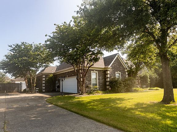 3rd image of 253 Blair Dr