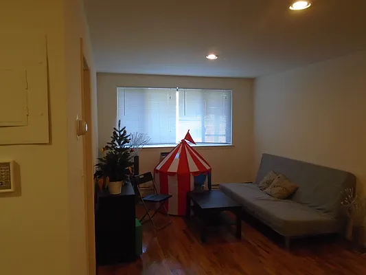 Rented by 18 REALTY | media 9