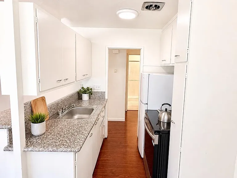 2521 Piedmont Ave #1 — Photo 4