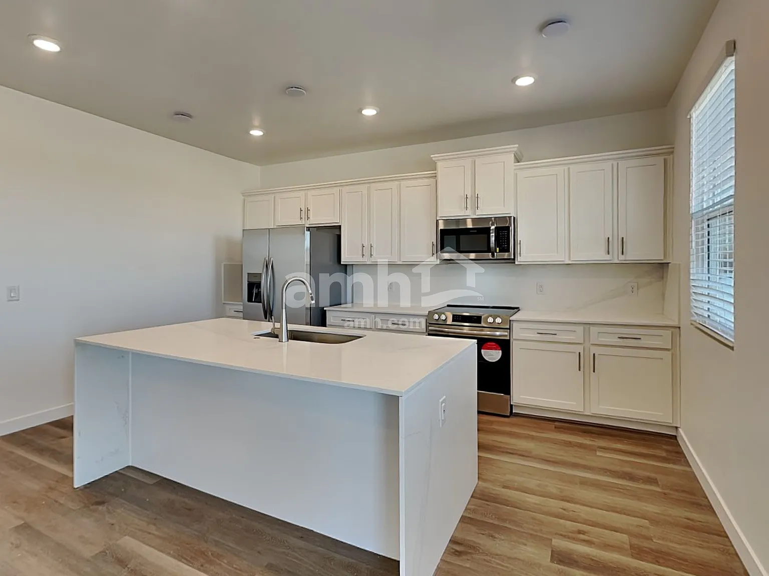 3 bed, 2.5 bath, 1891 sqft, $2,050 — Photo 4