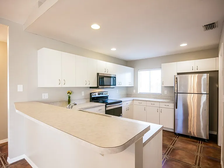 229 SW 43rd Ln — Photo 5