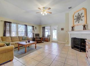 108 Warner Bnd, Hutto, TX 78634