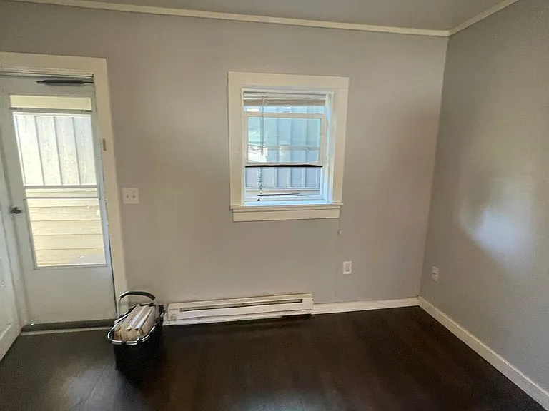 310 W Franklin St — Photo 8