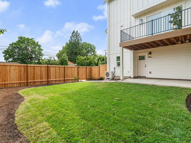 349 SE Walnut St — Photo 46