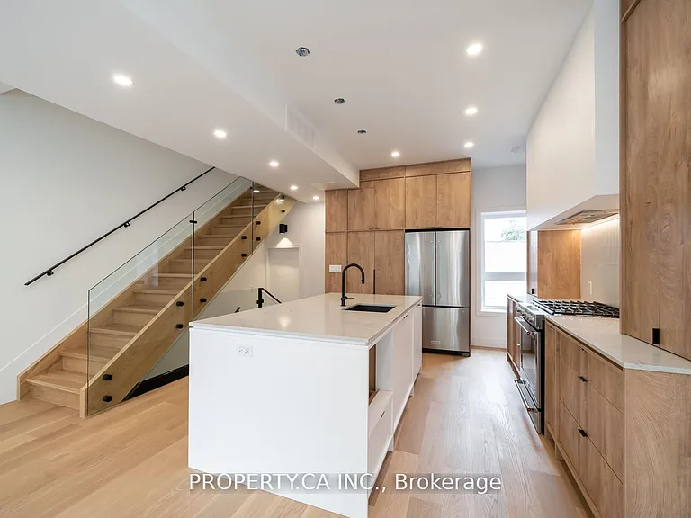 180 Dovercourt Rd #UPPER — Photo 7