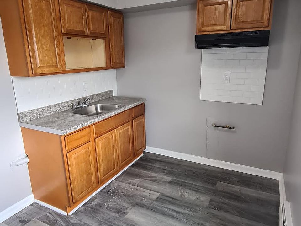 1st image of 479 Roseville Ave #20