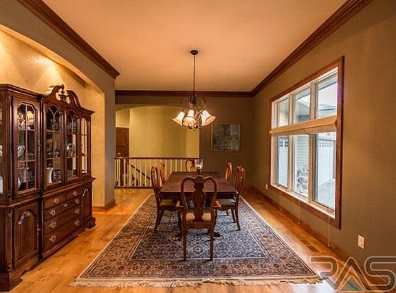 5th image of 2808 S Saint Charles Ln