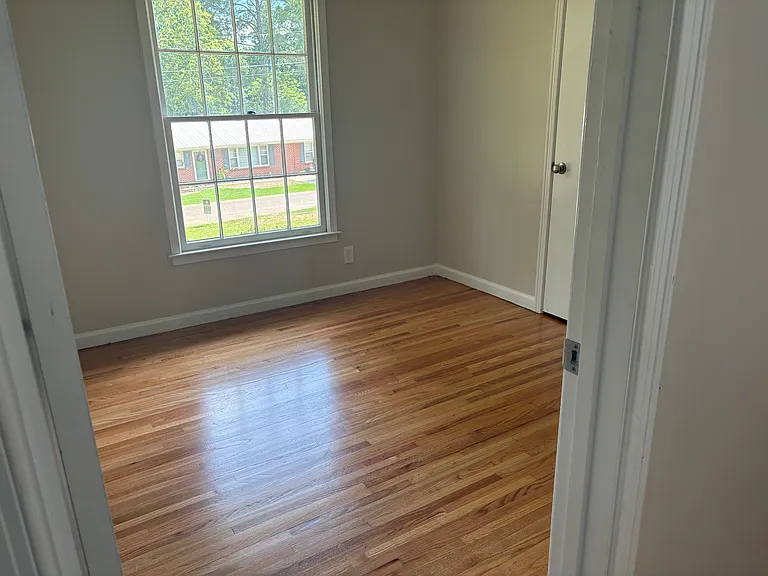 811 Godwin Rd — Photo 6