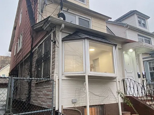 4013 80th St, Elmhurst, NY 11373