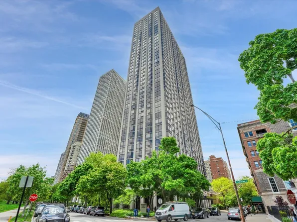 2650 N Lakeview Ave APT 3605, Chicago, IL 60614