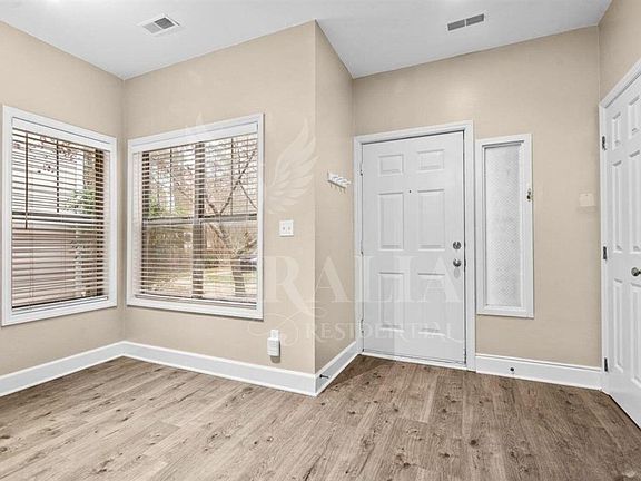3rd image of 6121 Sunpointe Dr APT 103