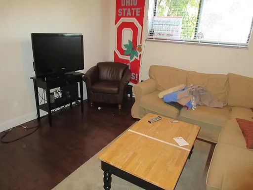 1683 Summit St — Photo 12