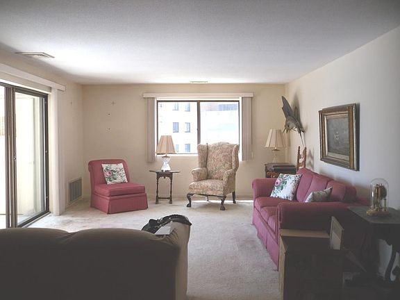 5th image of 295 Lynn Shore Dr APT 306