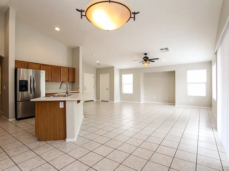 9166 W Melinda Ln — Photo 4