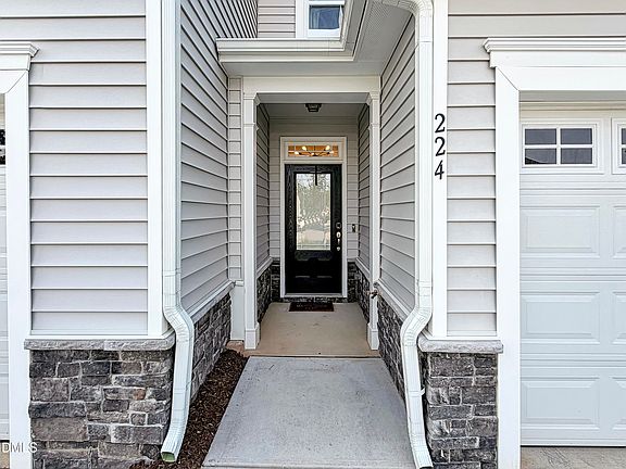 5th image of 224 Gilder Woods Dr