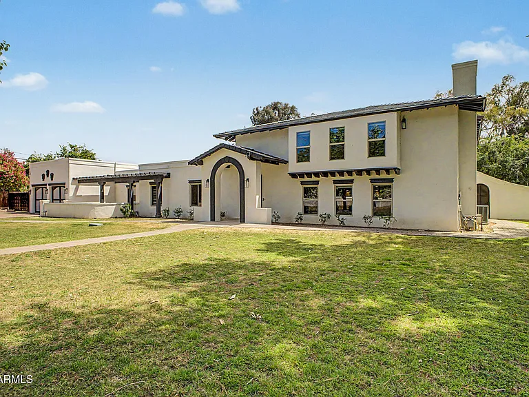 2311 E Colter St — Photo 4