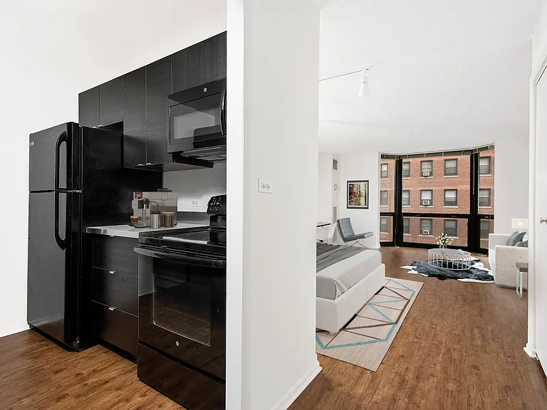 1111 N. Dearborn — Photo 18