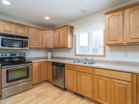 5th image of 2423 Pembrooke Dr