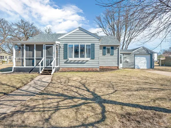 1660 Maplecrest Dr, Estherville, IA 51334