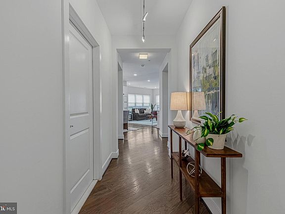 3rd image of 2905 Bleeker St #4-404