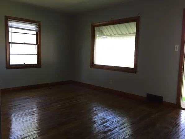 746 Hope Ave, Waterloo, IA 50703