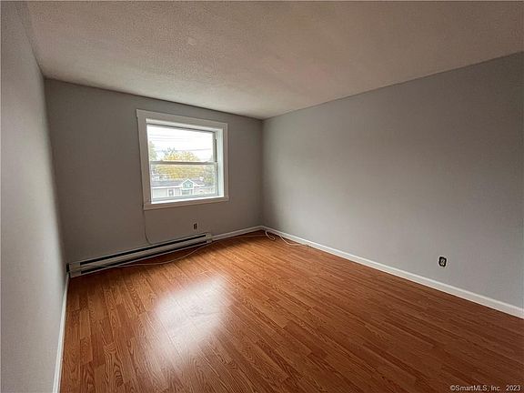 5th image of 889 Farmington Ave #2