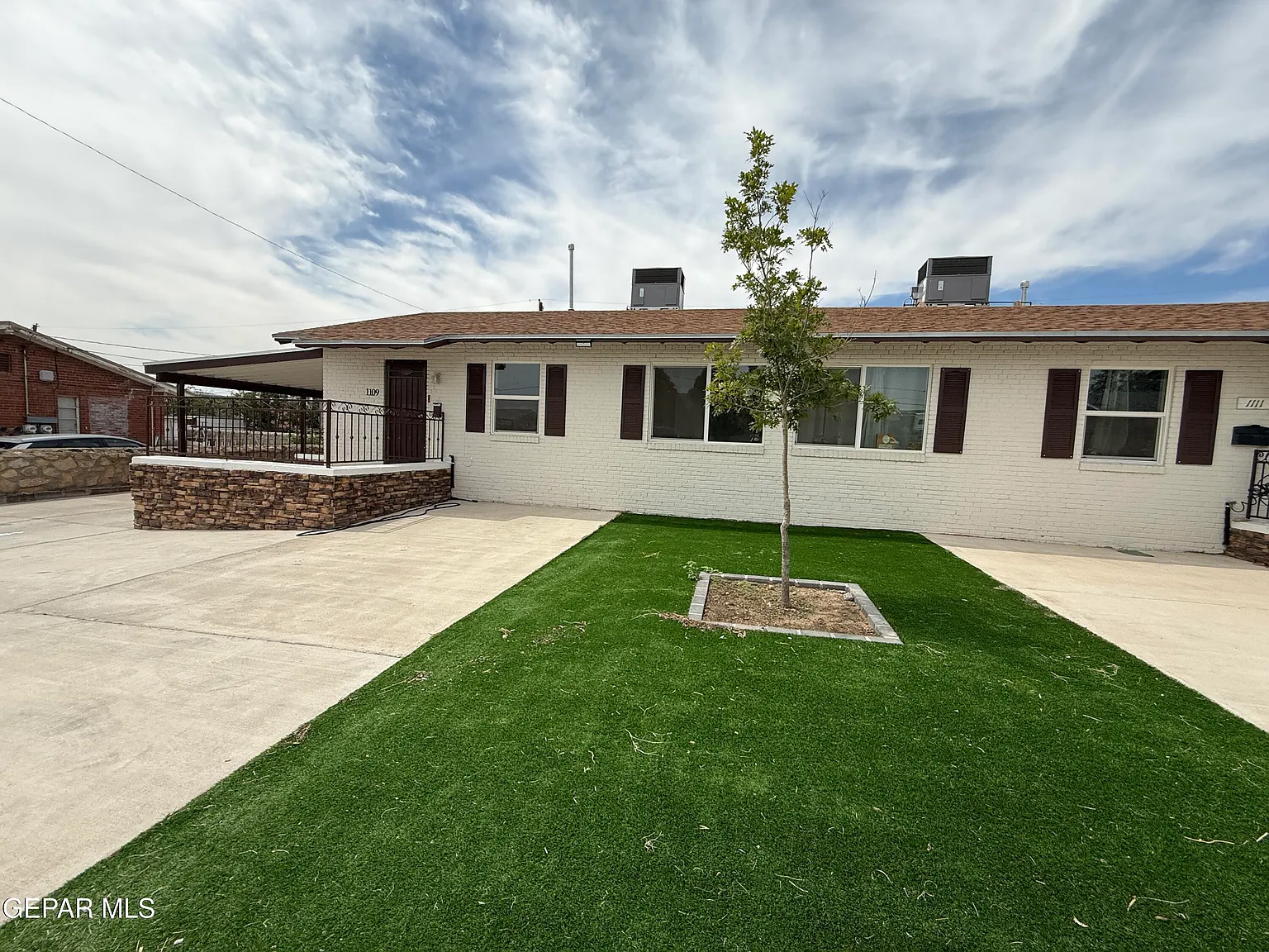 2 bed, 1.0 bath, 700 sqft, $1,200 — Photo 2
