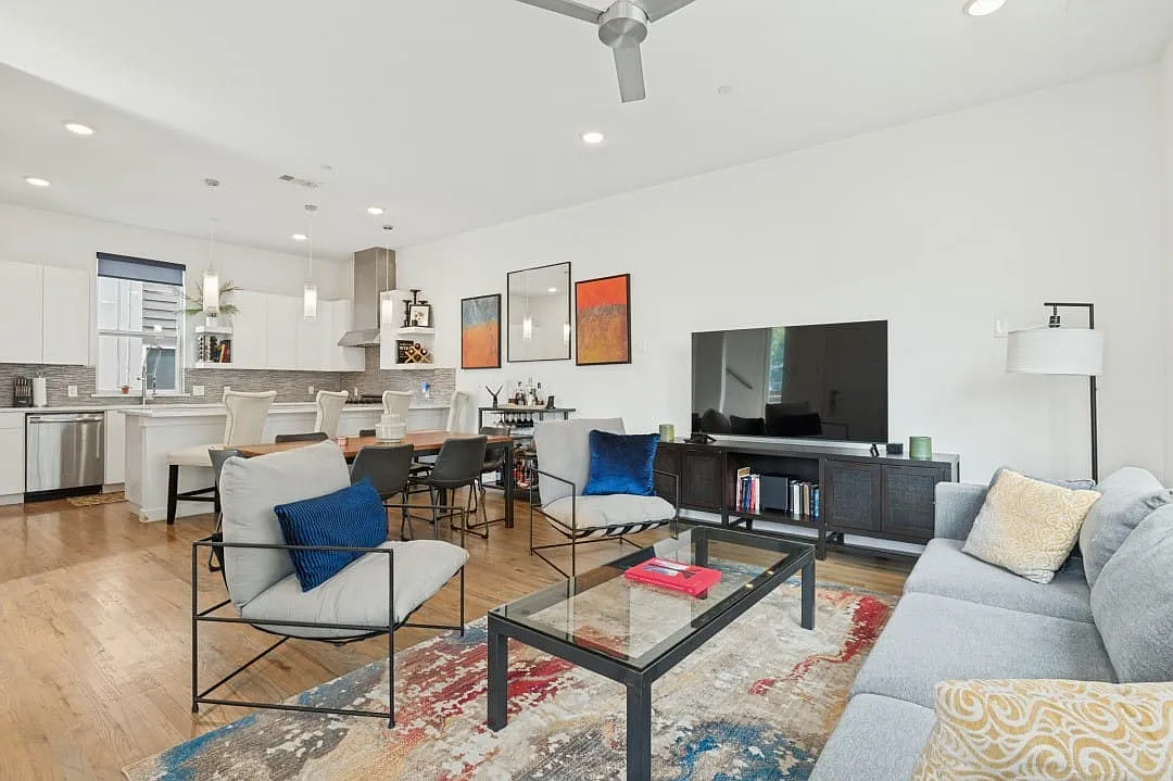 3 bed, 3.5 bath, 1801 sqft, $3,900 — Photo 1