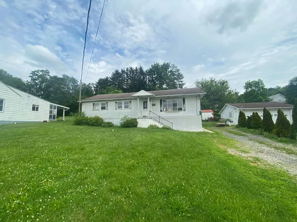 226 Connellsville St, Dunbar, PA 15431