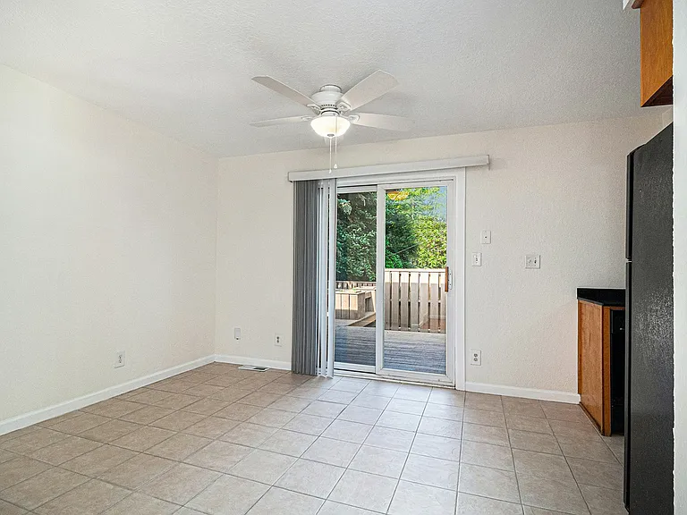 1035 N Maple Rd — Photo 9