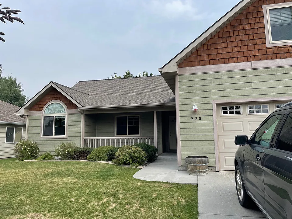 220 Mineral Ave